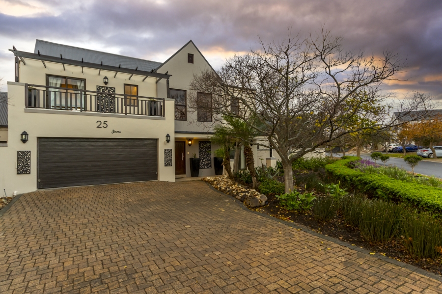 5 Bedroom Property for Sale in De Wijnlanden Residential Estate Western Cape